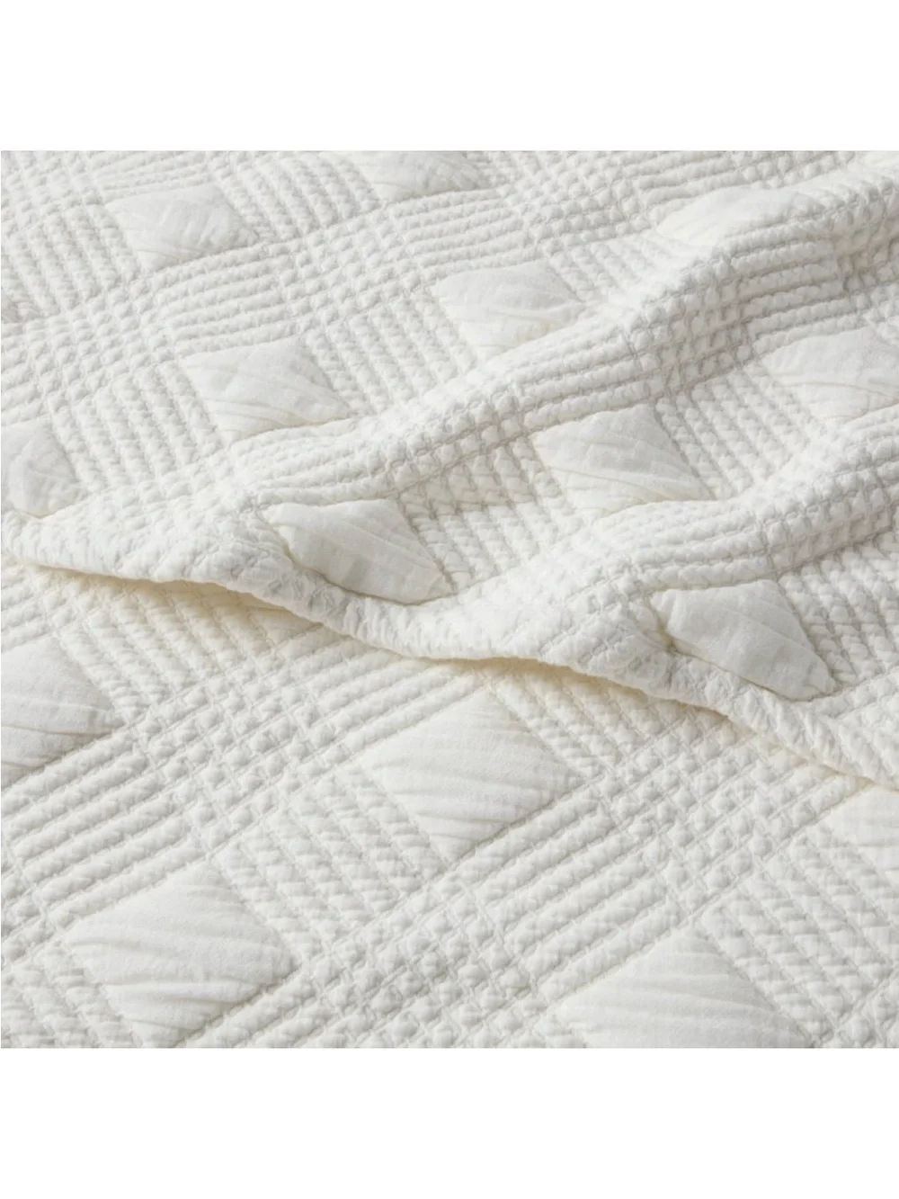 NWT Full/Queen Diamond Matelasse Gauze Quilt Ivory - Threshold
